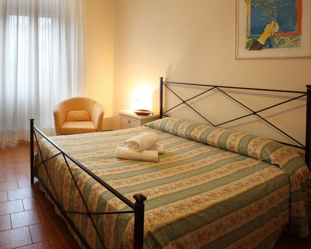 Triple Room - Photo 6