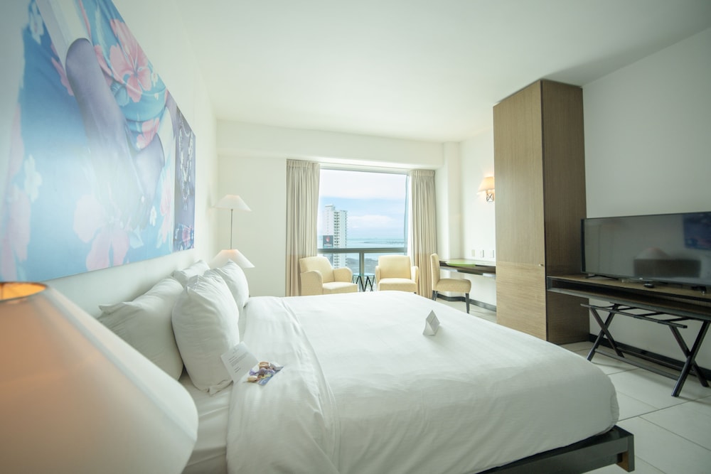 Deluxe Room, 1 King Bed, Sea View - Photo 3