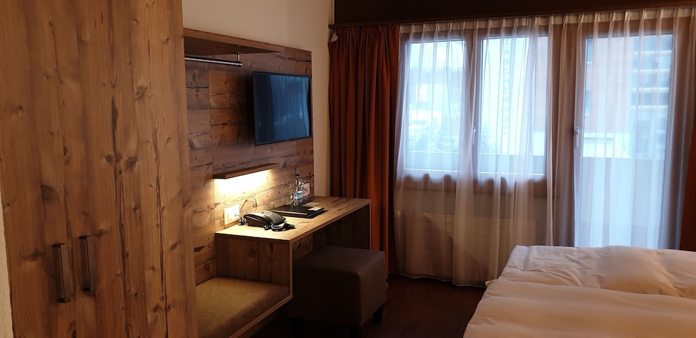 Classic Twin Room, Balcony, Mountain View