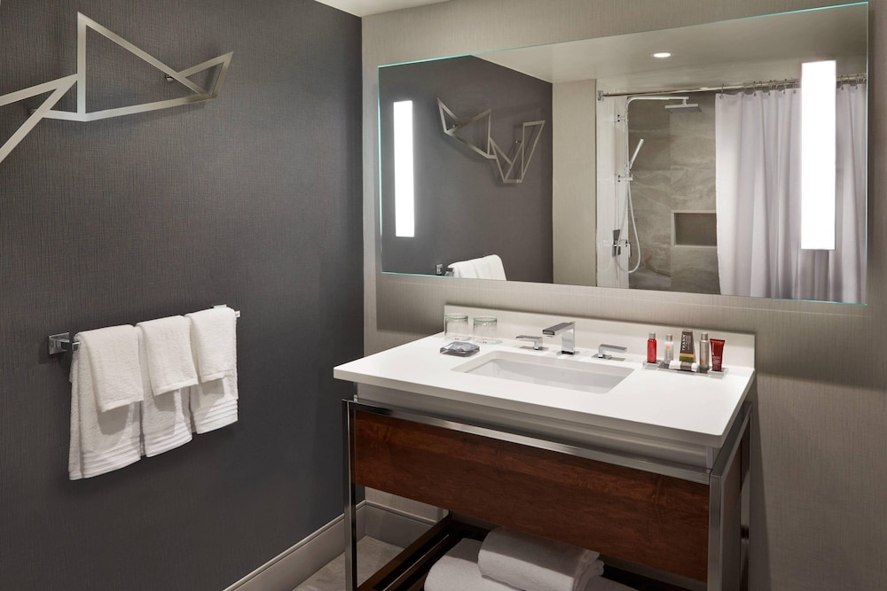 Suite, 1 Bedroom thumbnail 5