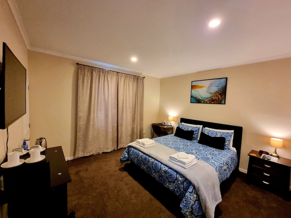 Deluxe Double Room Single Use, 1 King Bed, Non Smoking