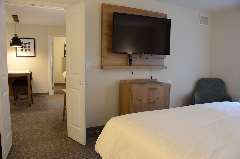 Suite, 2 Bedrooms, Kitchen photo 2