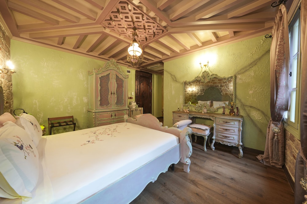Superior Room - Photo 11