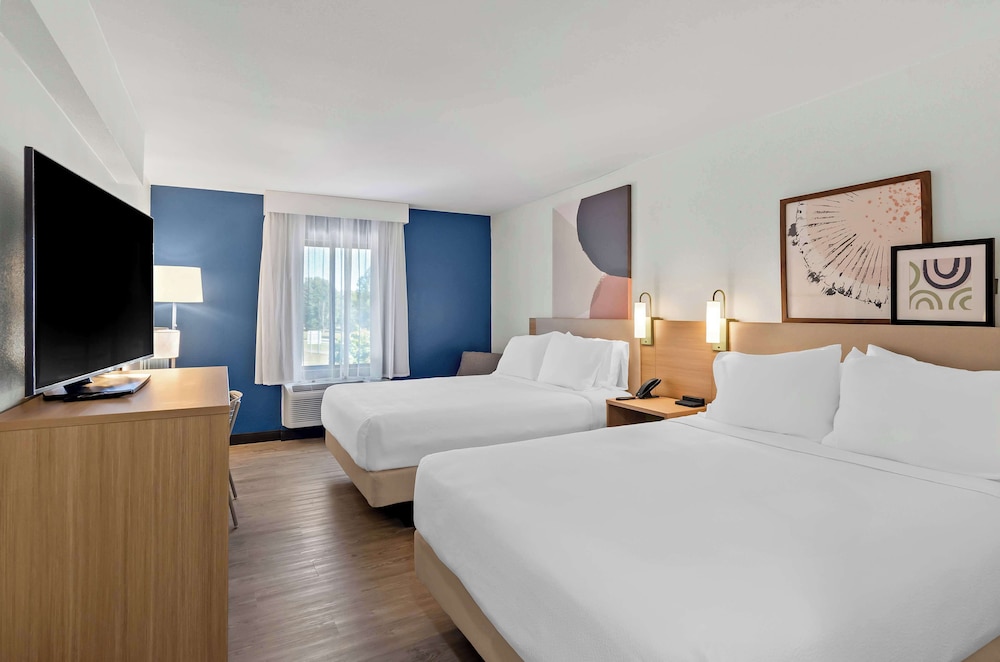Room, 2 Queen Beds, Accessible, Bathtub (Mobility & Hearing) - Photo 4