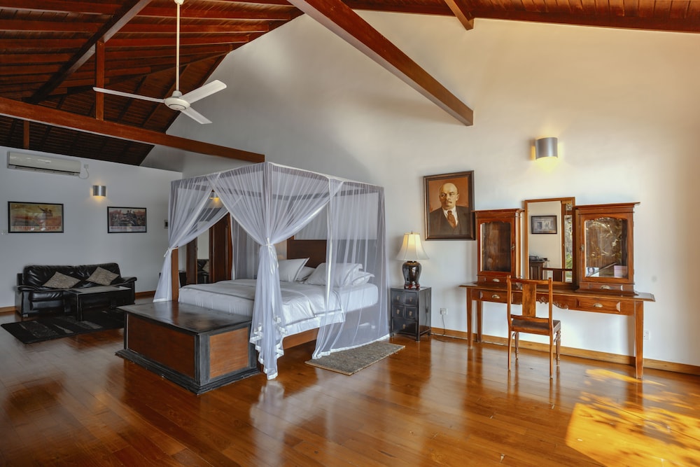 Five Bedroom Villa (12 Pax) photo 1