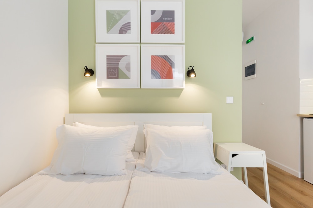 Standard Studio, 1 Queen Bed, Non Smoking, City View photo 3