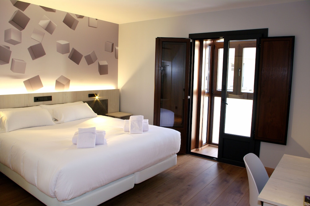 Superior Double or Twin Room (NERU Balcón) - Photo 5