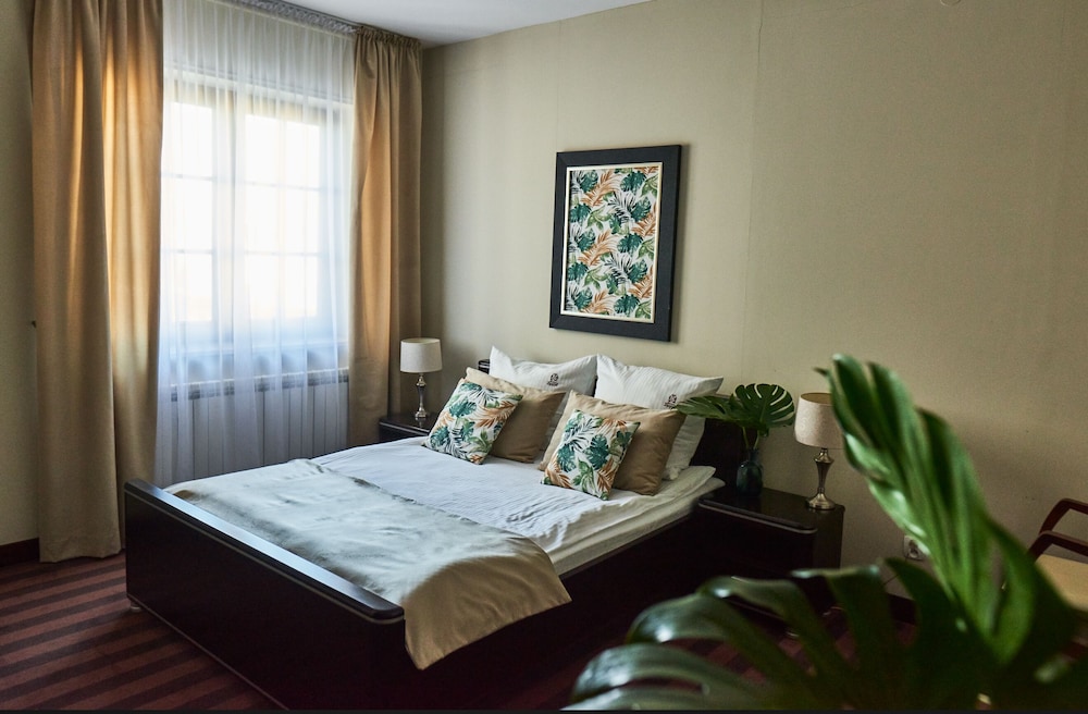Deluxe Studio Suite