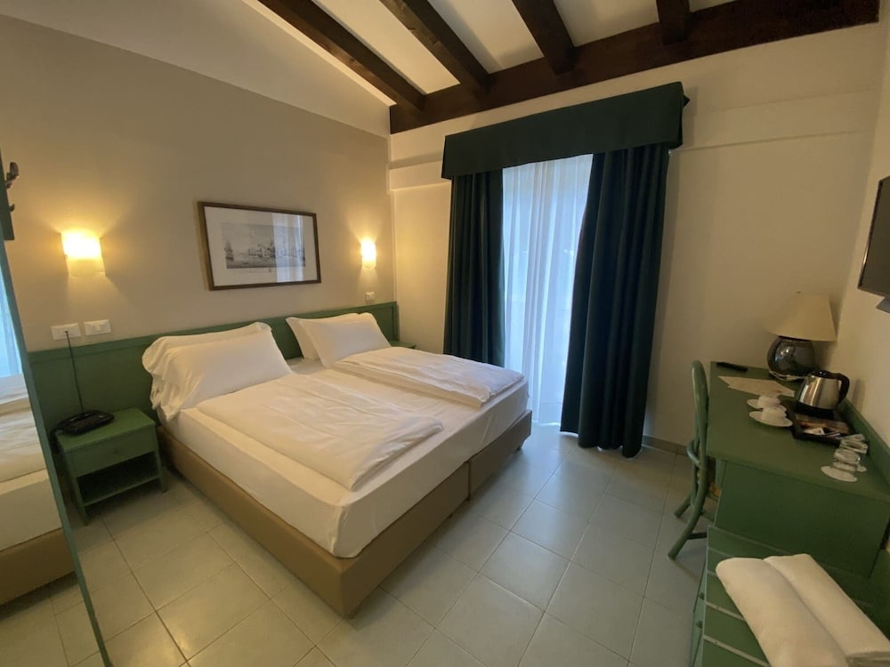 Deluxe Triple Room photo 1