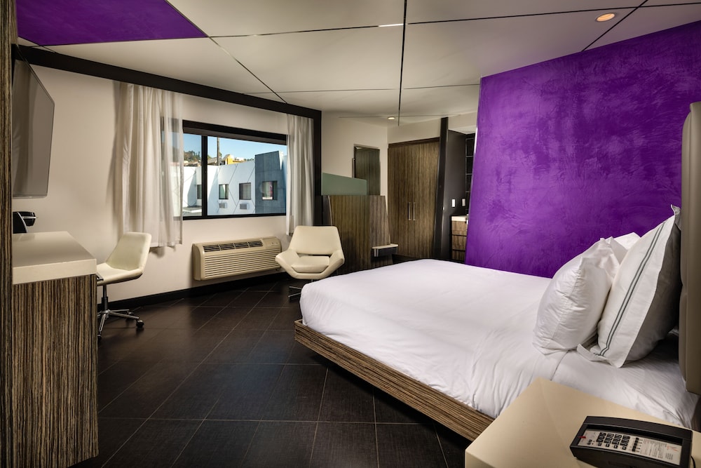 Deluxe Studio Suite
