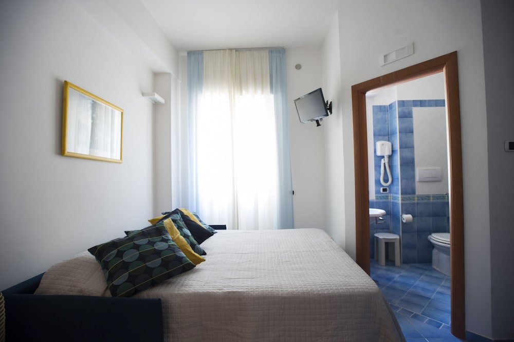 Panoramic Studio, Sea View, Sea Facing photo 3