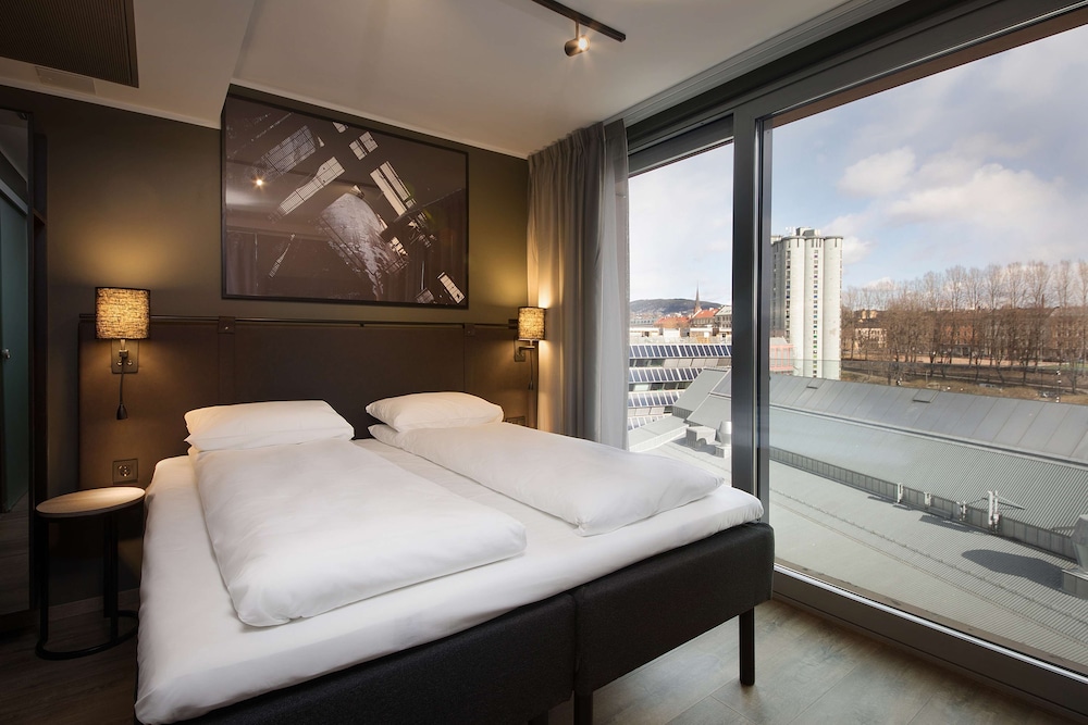 Superior Room, 1 Queen Bed photo 3