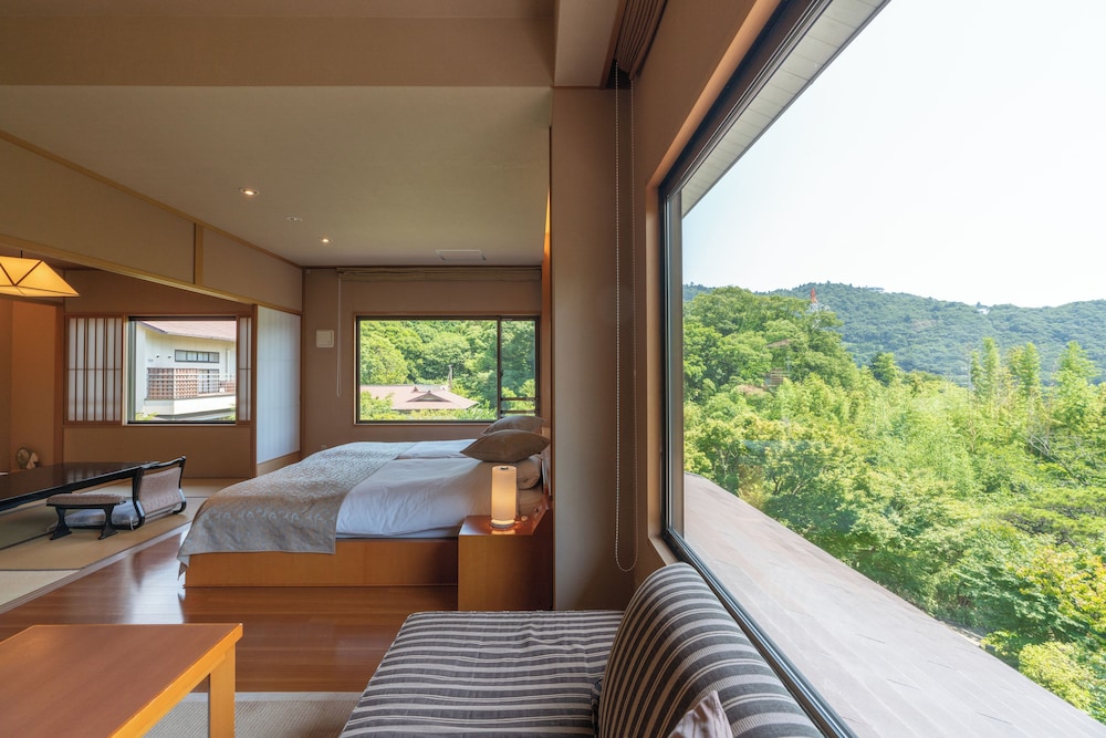 Japanese Western Style Corner Suite Room with Semi Open-air bath, Garden view (Second floor) photo 2