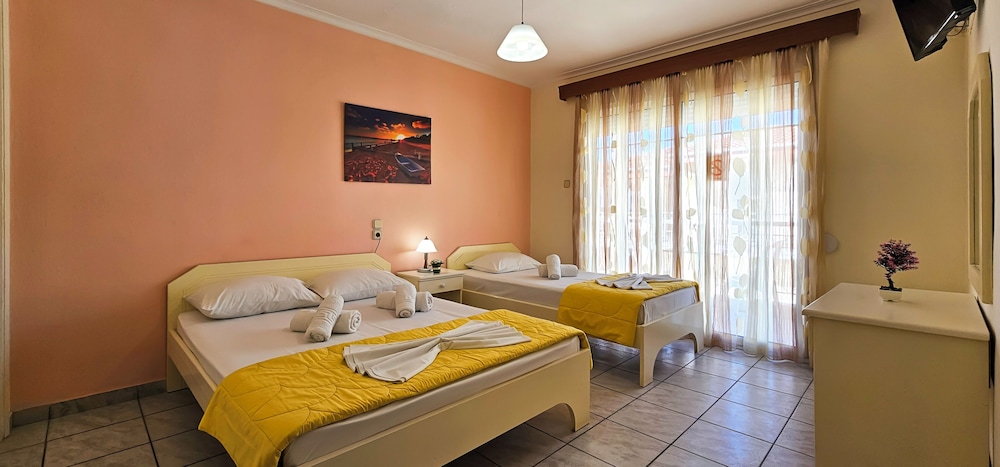 Classic Triple Room, Balcony, Garden View photo 1