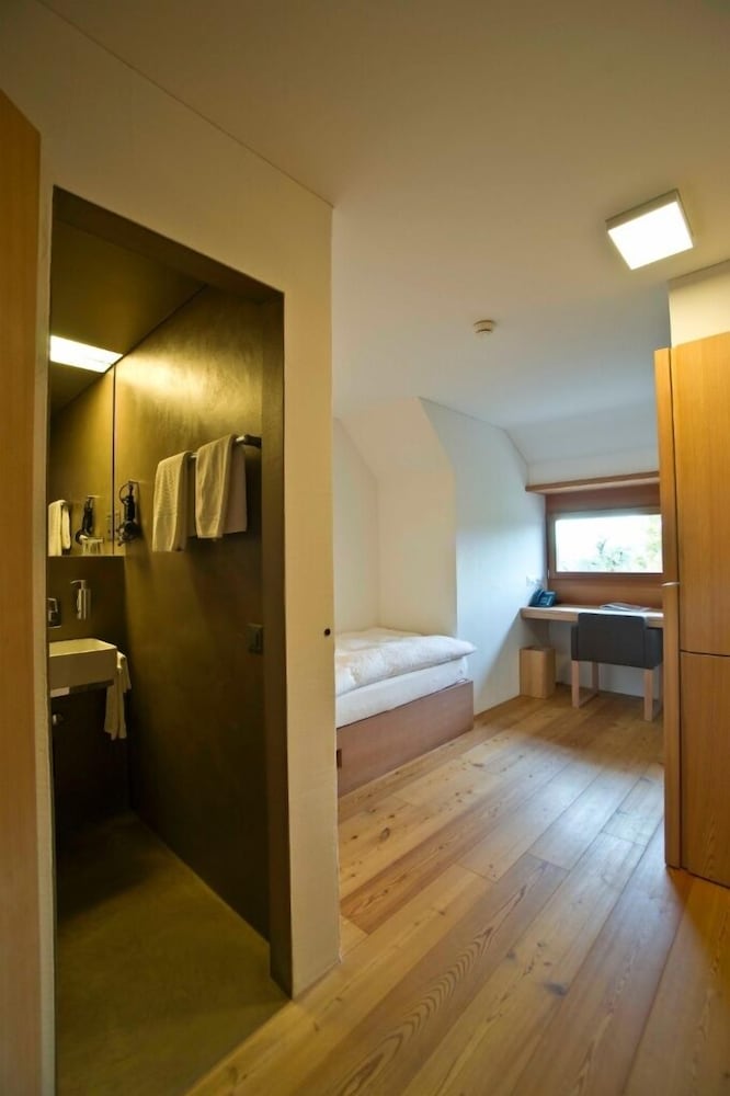 Economy Single Room, 1 Bedroom photo 2