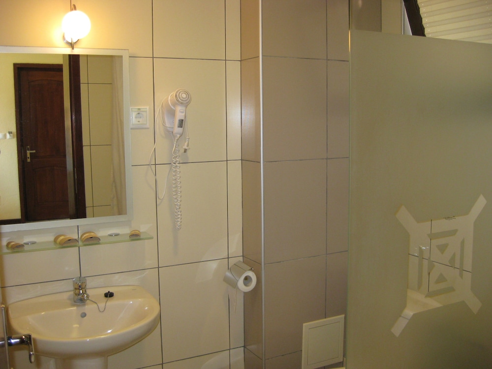 Standard Double Room, 1 Queen Bed, Non Smoking photo 2
