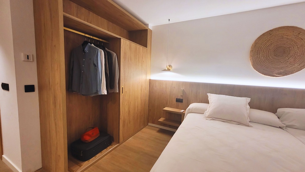 Triple Room (2 Adults and 1 child) - Photo 11