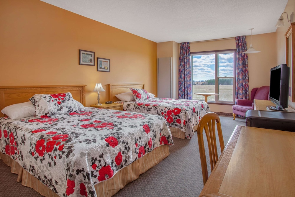 Room, 2 Queen Beds, Smoking photo 1