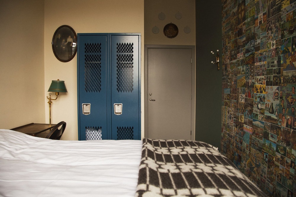 Economy Double Room, Private Bathroom photo 3