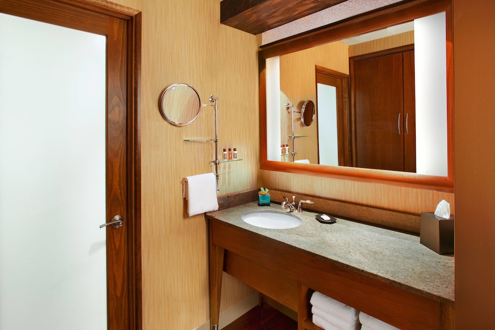 Room, 2 Queen Beds (Mobility Accessible, Roll-In Shower) - Photo 2