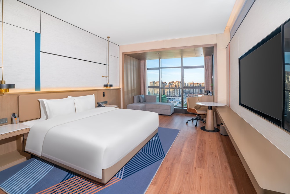 1 King Standard High Floor