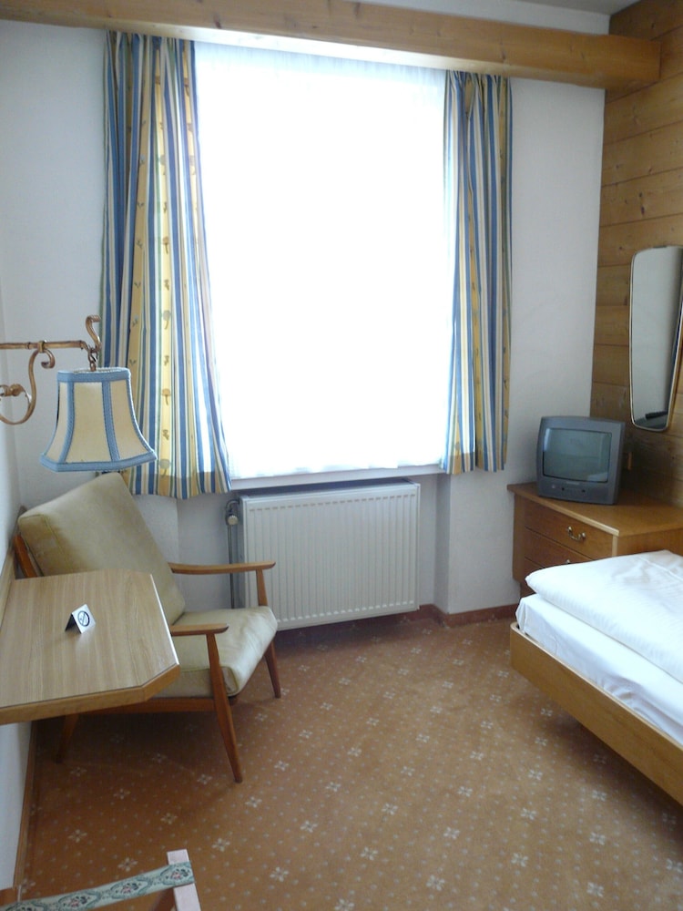 Basic Single Room photo 3