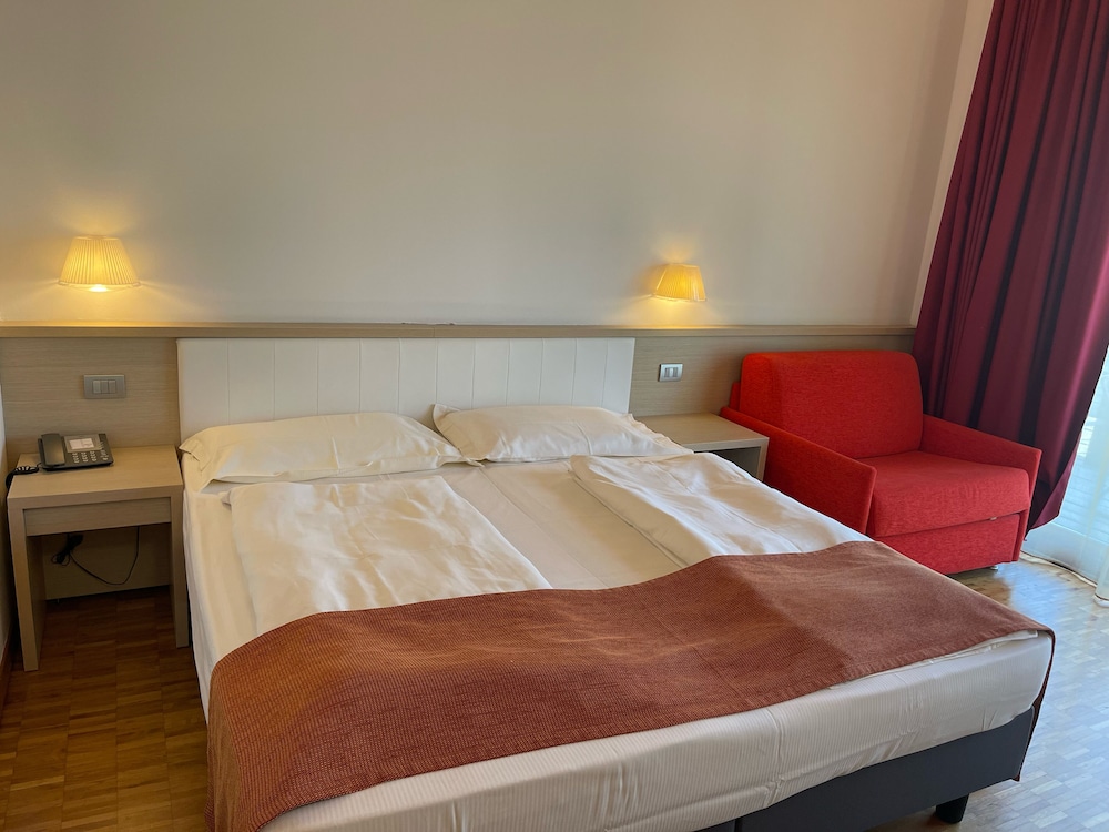 Deluxe Room, 1 Bedroom, Balcony photo 2