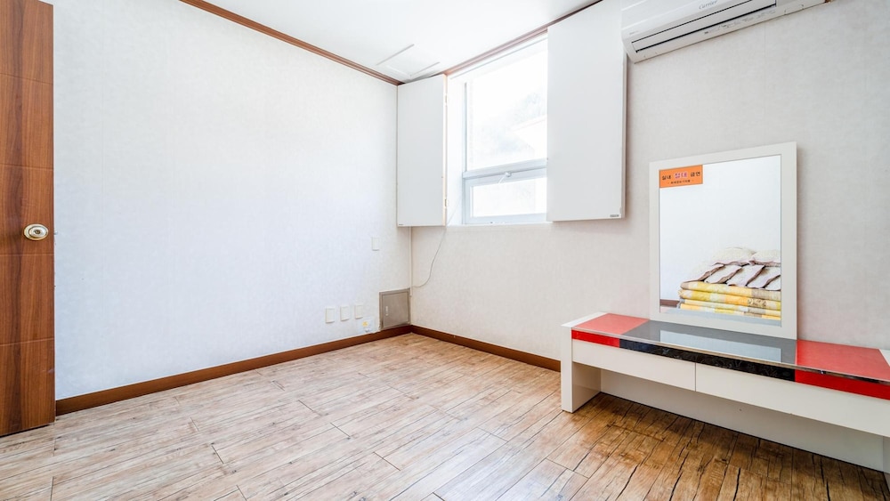 Basic Room, 1 Bedroom (203) - Photo 12