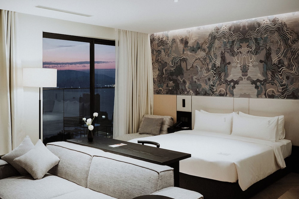 Senior Suite
