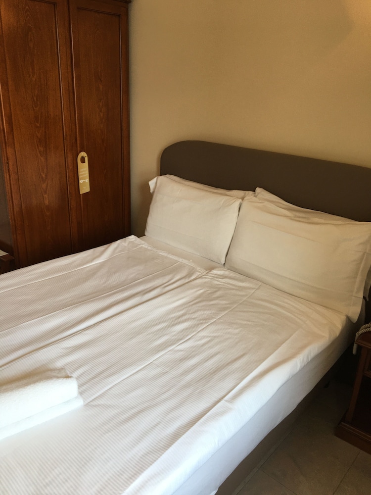 Deluxe Double Room Single Use, 1 Queen Bed, Terrace, Lake View photo 1