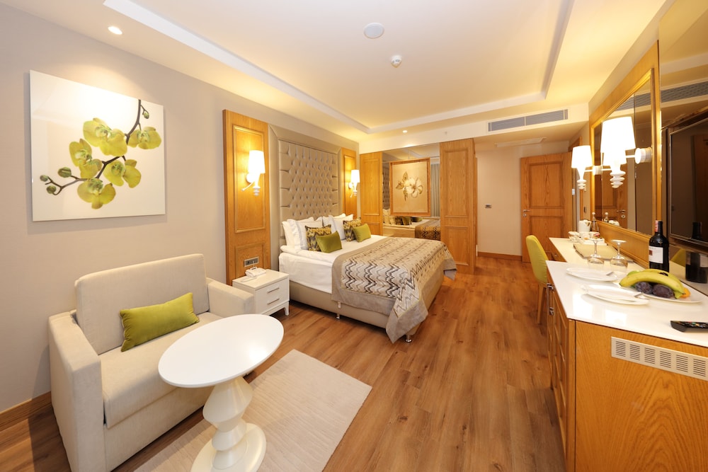 Deluxe Suite, Garden View