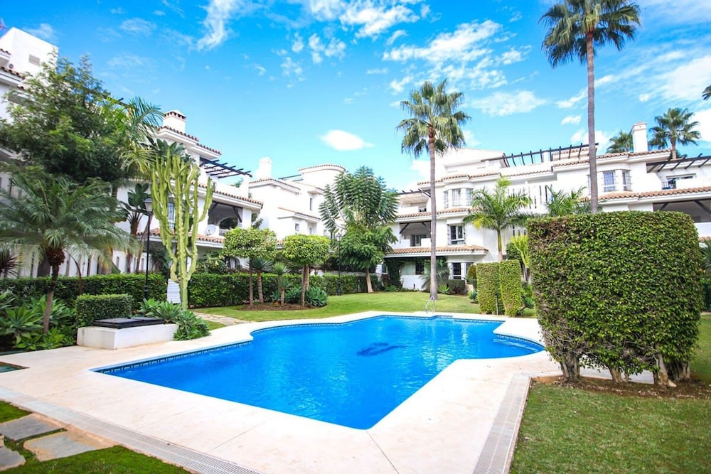 Modern 3 Bedroom Pool Access Apartment F-7, Billede 19