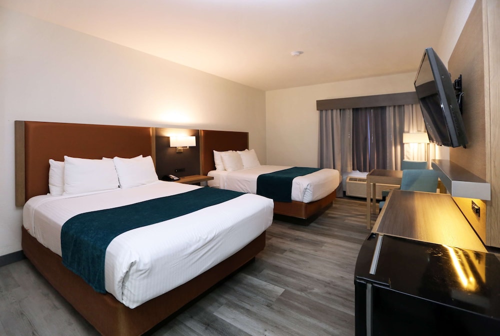 Standard Room, 2 Queen Beds, Accessible, Refrigerator & Microwave - Photo 3