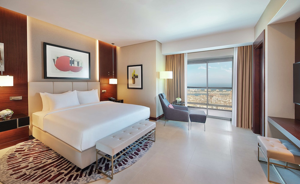 Suite, 2 Bedrooms (Skyline with Panoramic View) - Photo 4
