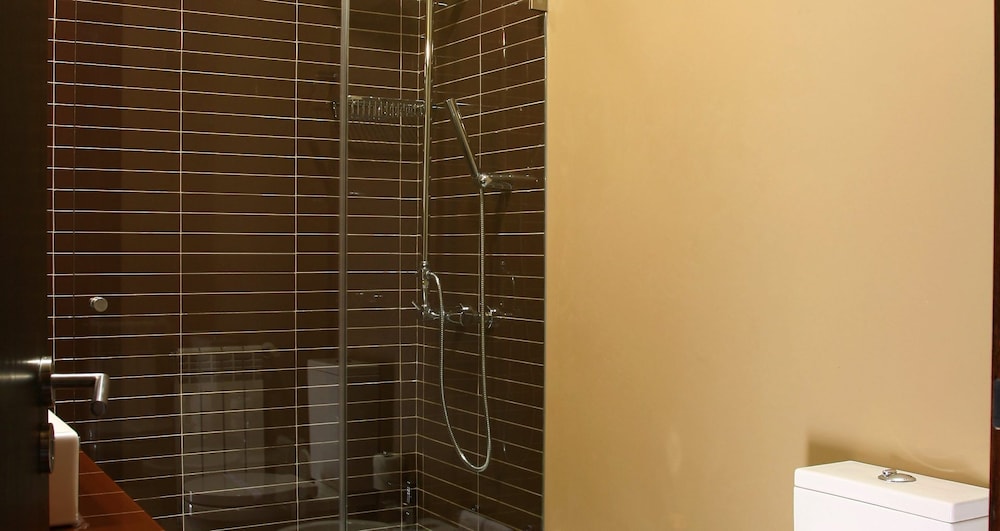Standard Double or Twin Room - Photo 9