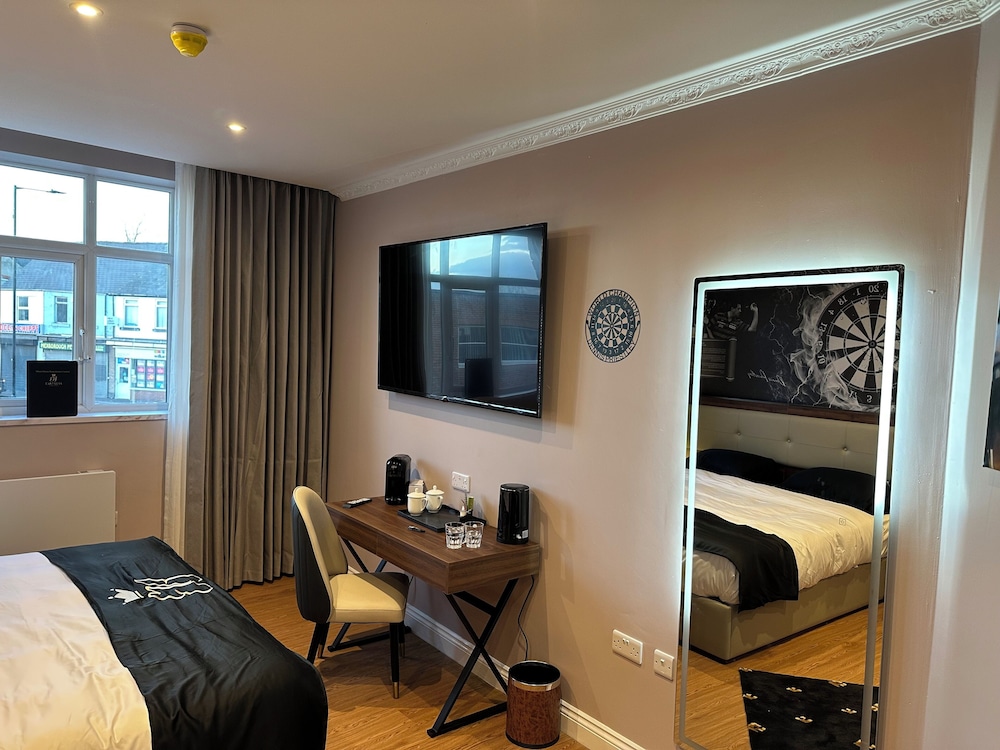 Luxury Suite, 1 King Bed, Non Smoking, Ensuite
