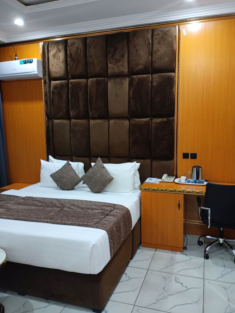 Deluxe Room, Courtyard View photo 3