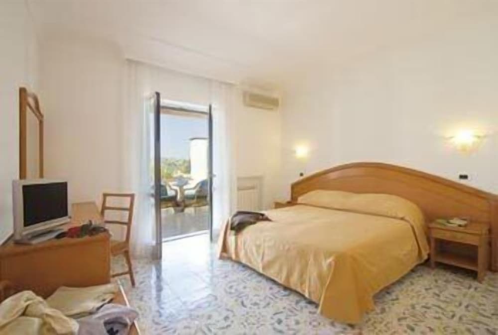 Double Room - Photo 3