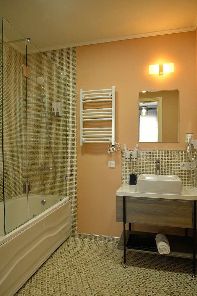 Deluxe Double Room - Photo 12