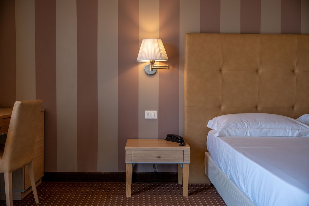 Superior Room, Hill View