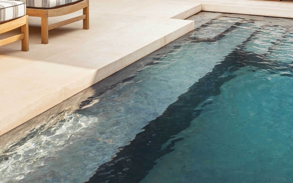 One-bedroom Suite King With Pool