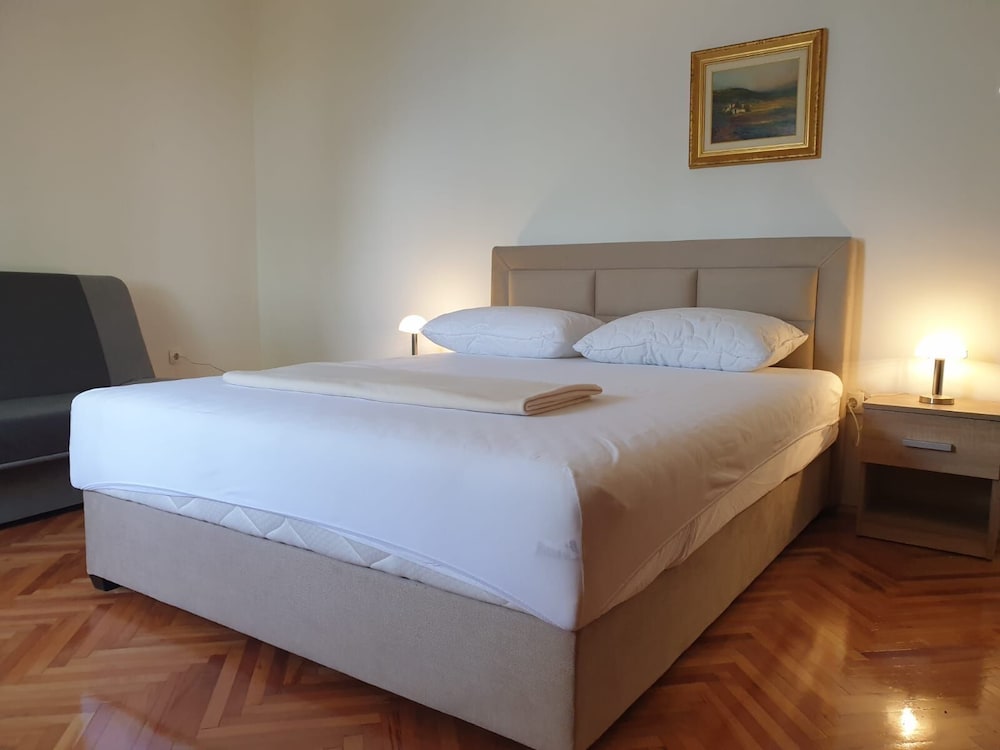Apartment (A4)