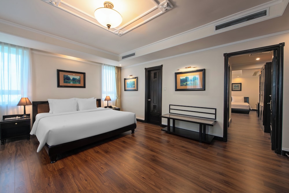 Family Suite (French Wing) - Photo 6