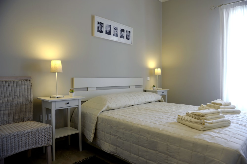 Standard Room, Partial Sea View