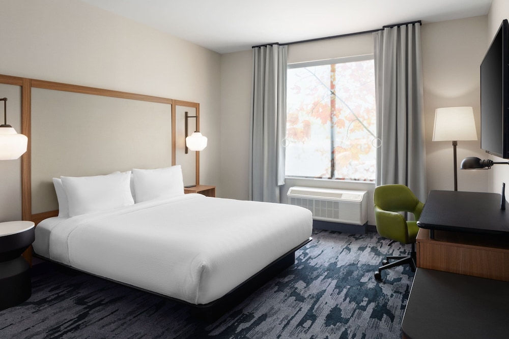 Standard Room, 1 King Bed (Hearing Accessible)