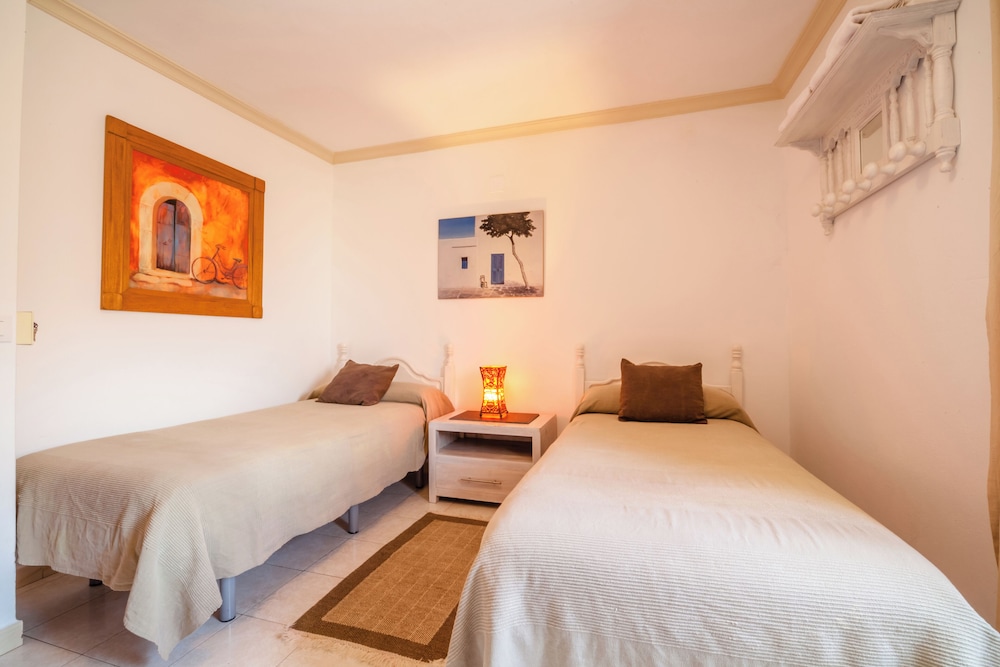 Standard Double or Twin Room photo 3