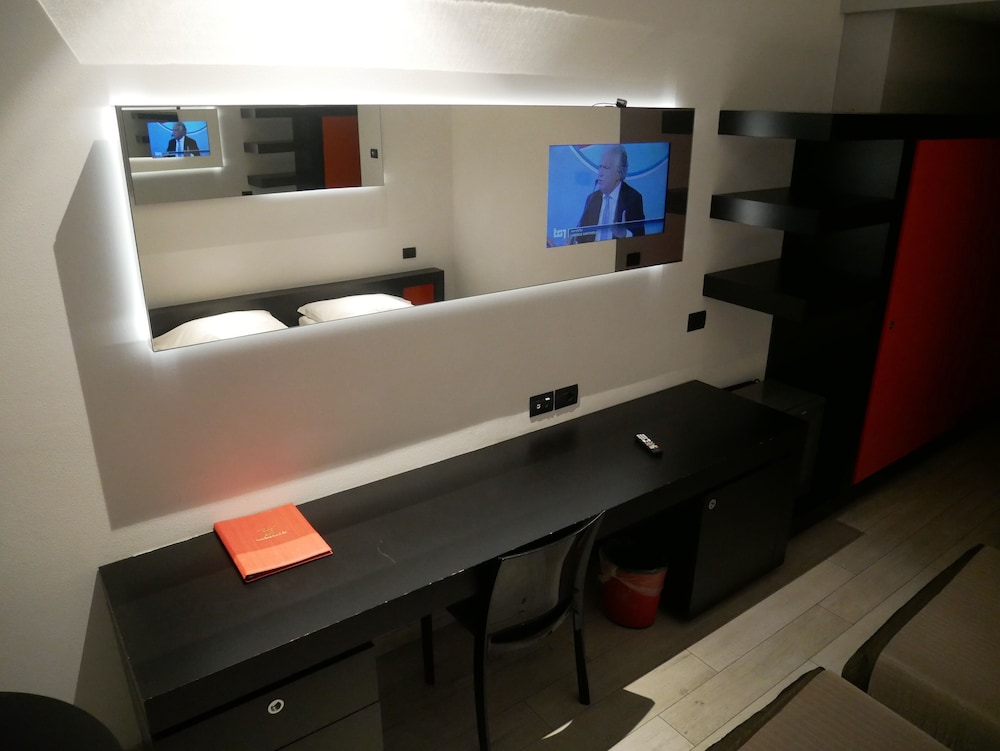 Standard Double or Twin Room photo 3