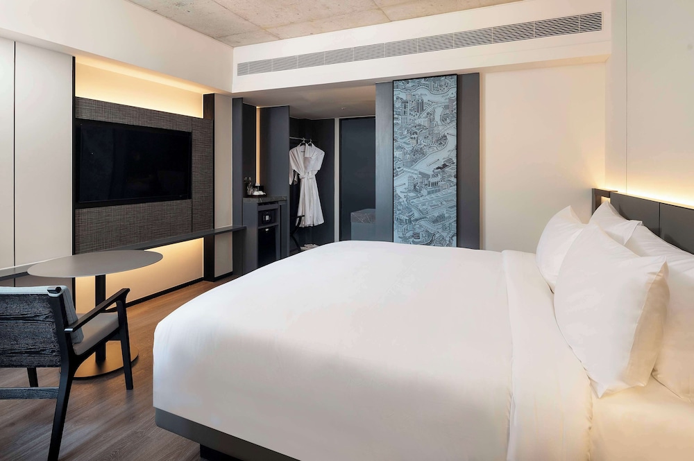 Superior Room, 1 Bedroom, Non Smoking, City View