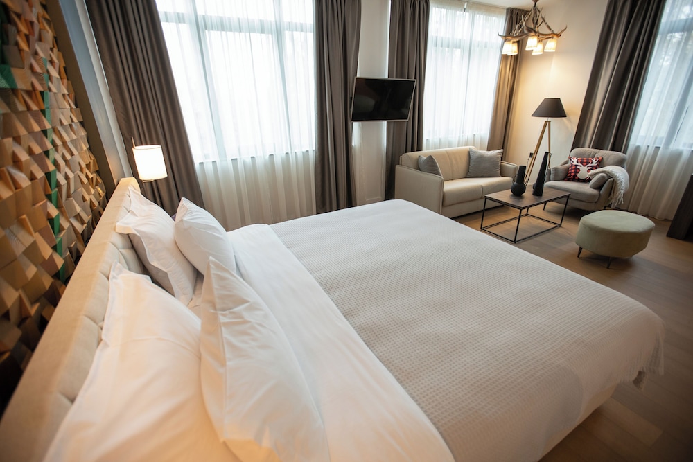 Suite - Photo 2