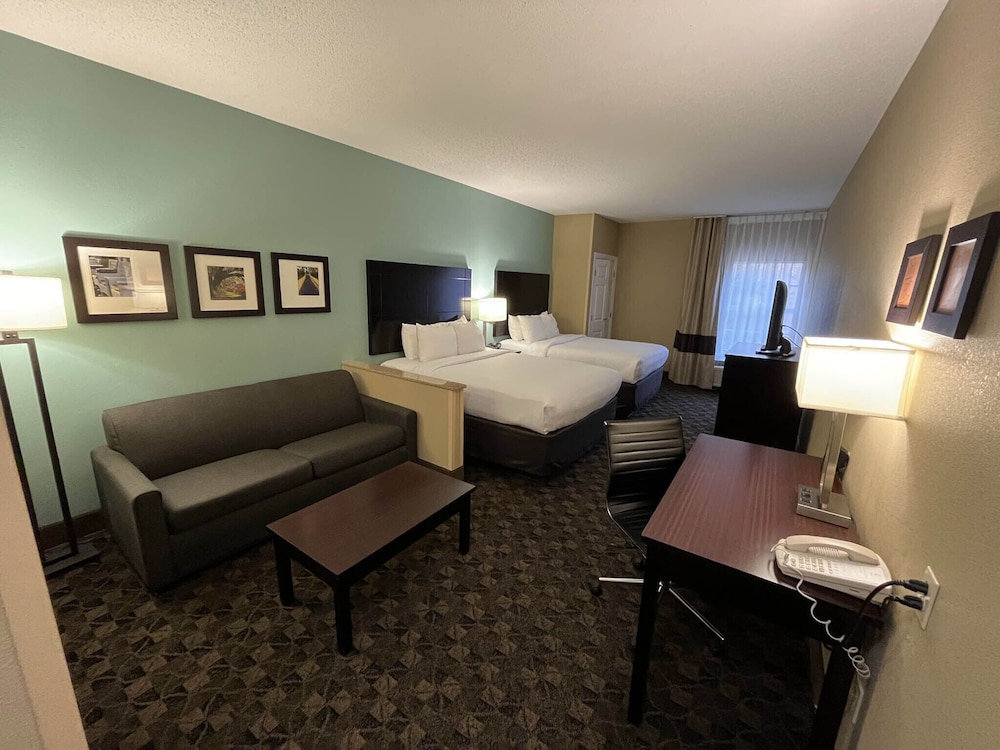Deluxe Suite, 2 Queen Beds With Sofa Bed, Non Smoking, Refrigerator & Microwave